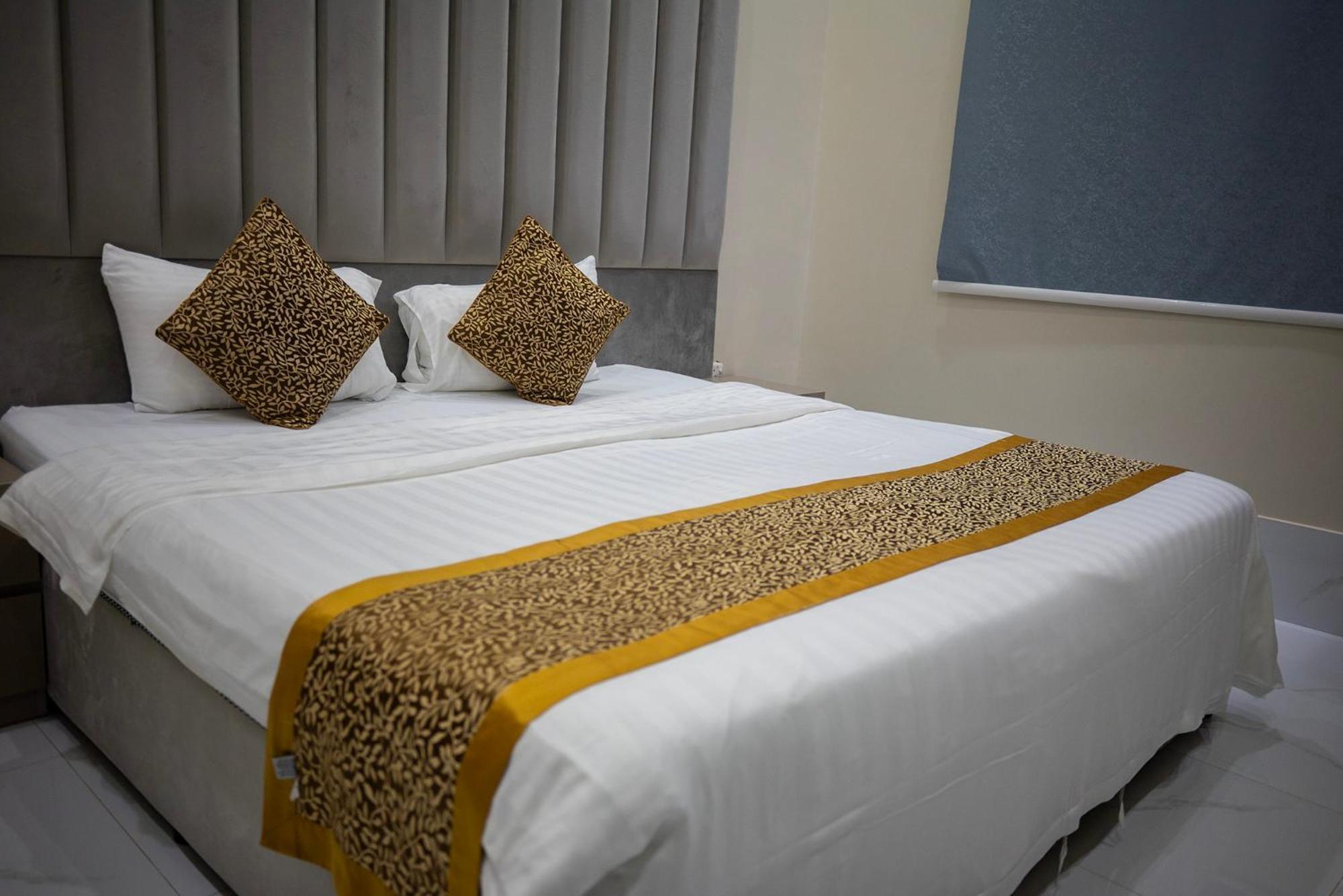 Ahlin 5 Hotel