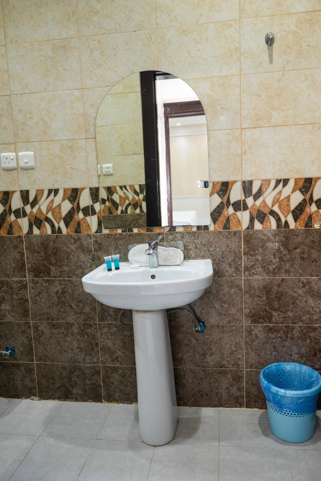 Hotel Ahlin 5 3*